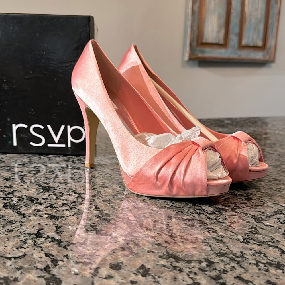 RSVP Rachel -Julie Lynn Blush peep toe heel NIB 9